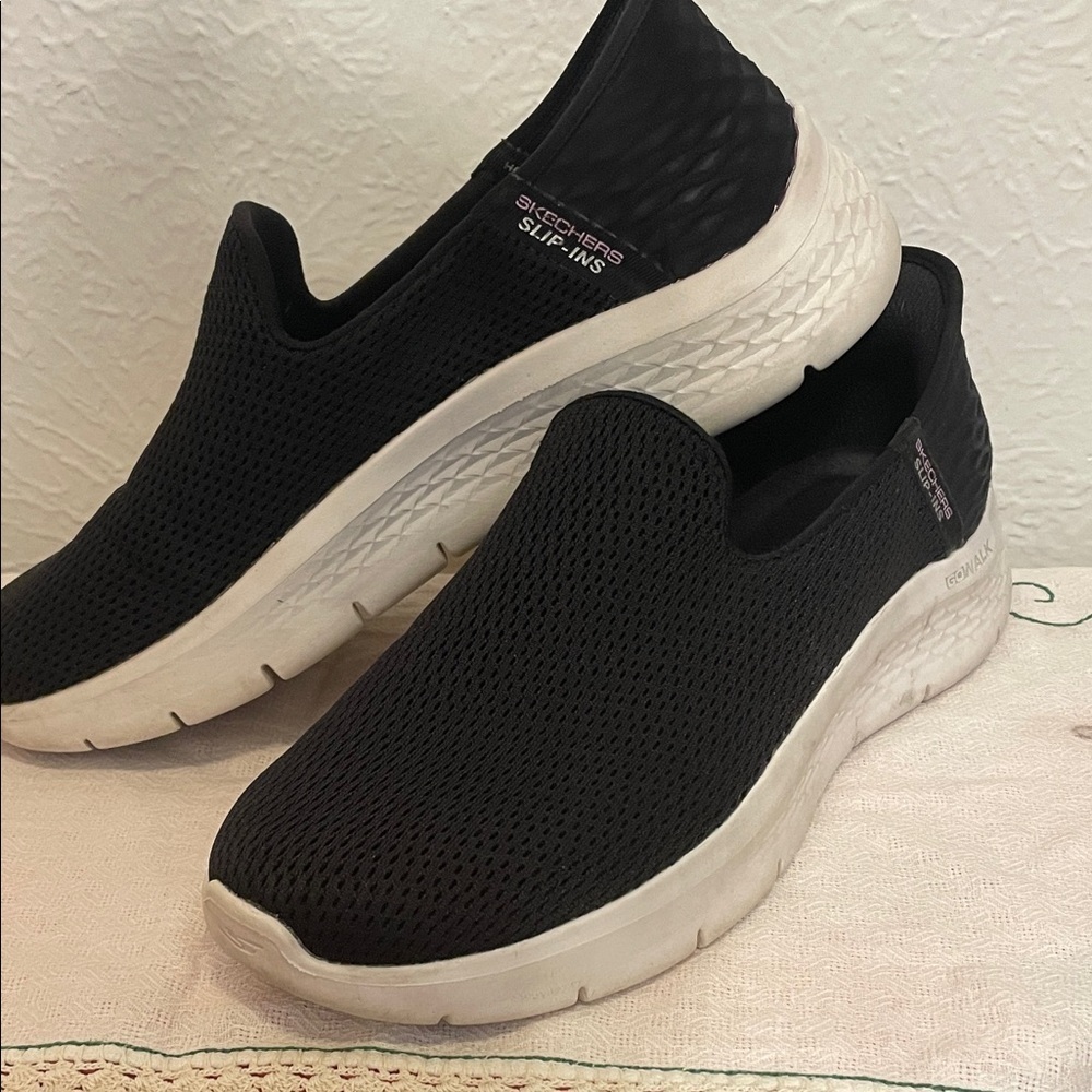 🚷🚷🚷BOGOHO 🚷🚷🚷Skechers Go Walk Women's Black Slip-On Sneakers - Picture 3 of 9